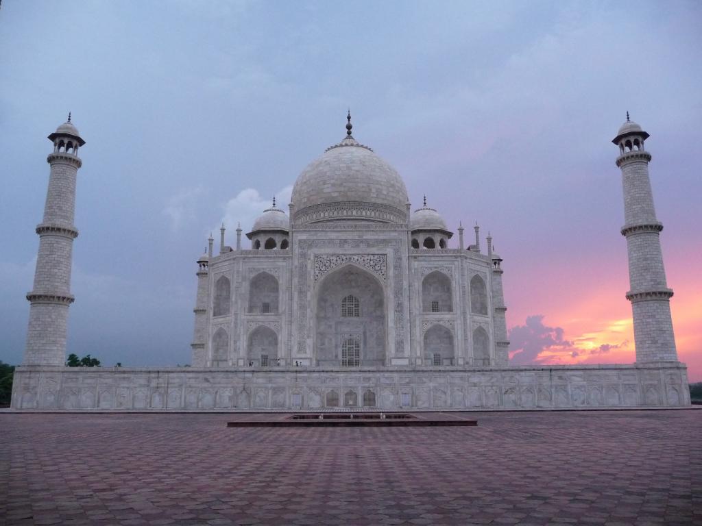 From Delhi: Skip The Line Taj Mahal Sunrise Tour